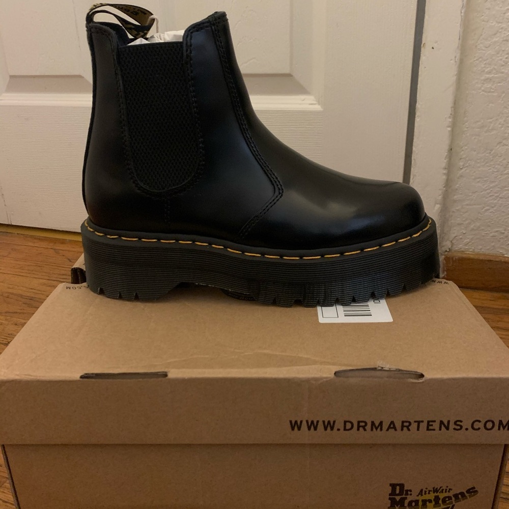 Dr. Martens 2976- Platform Chelsea Boots